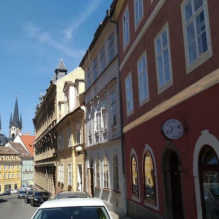 Skromny Apartman V Centru Chebu Екстер'єр фото