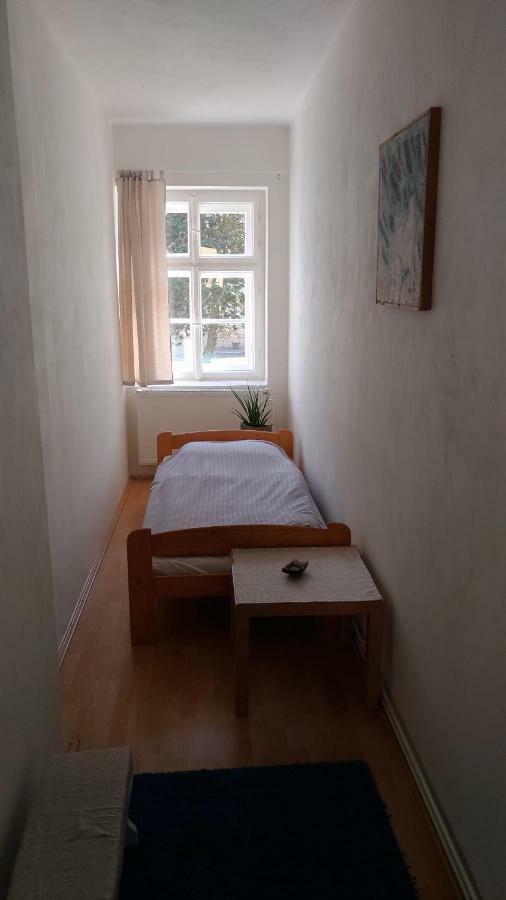 Skromny Apartman V Centru Chebu Екстер'єр фото