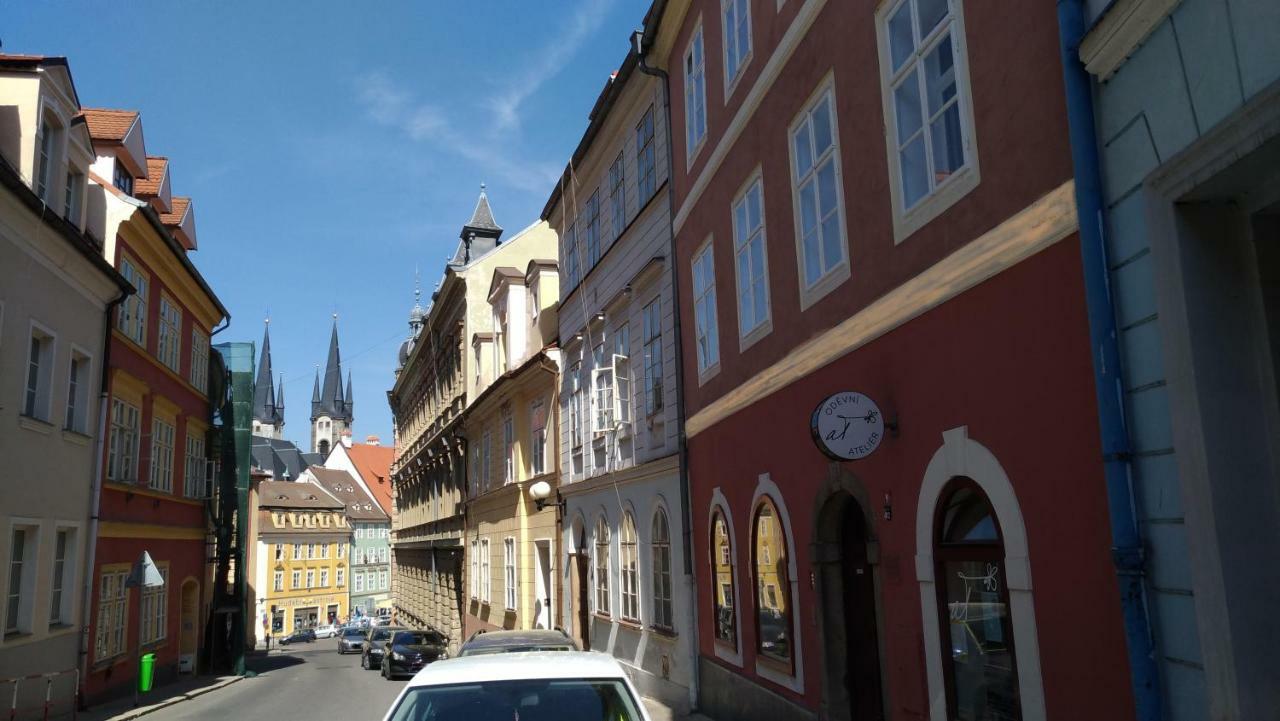 Skromny Apartman V Centru Chebu Екстер'єр фото