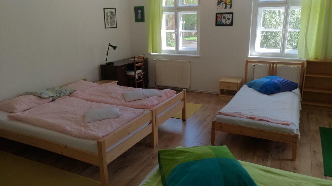 Skromny Apartman V Centru Chebu Екстер'єр фото