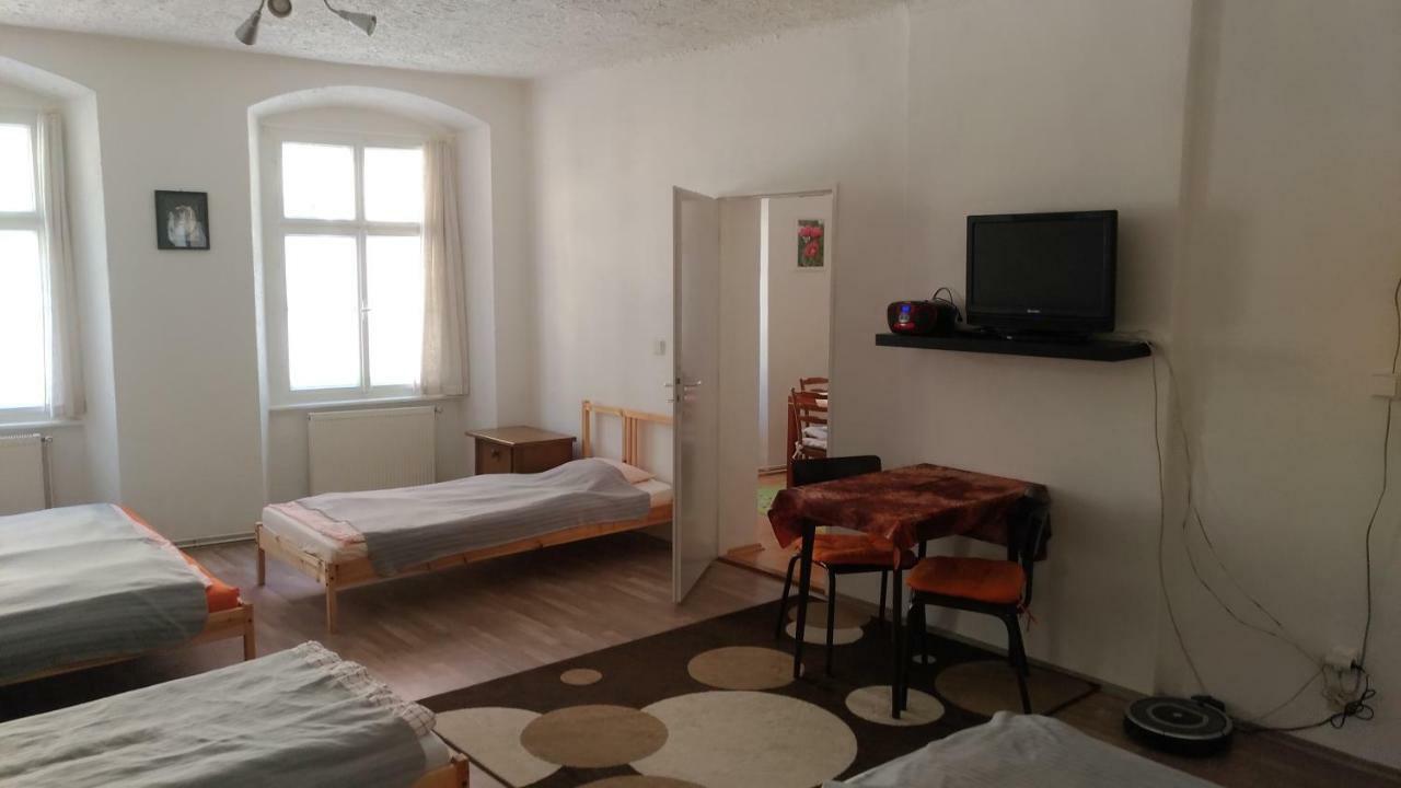 Skromny Apartman V Centru Chebu Екстер'єр фото