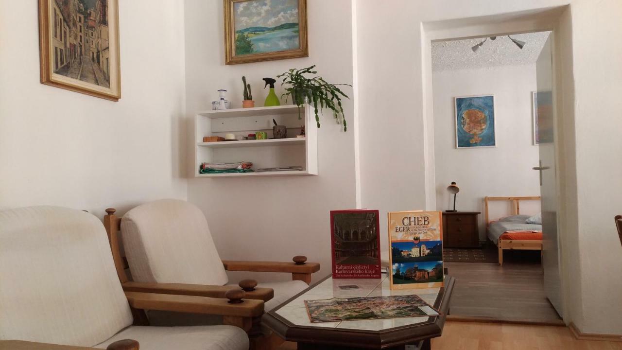 Skromny Apartman V Centru Chebu Екстер'єр фото