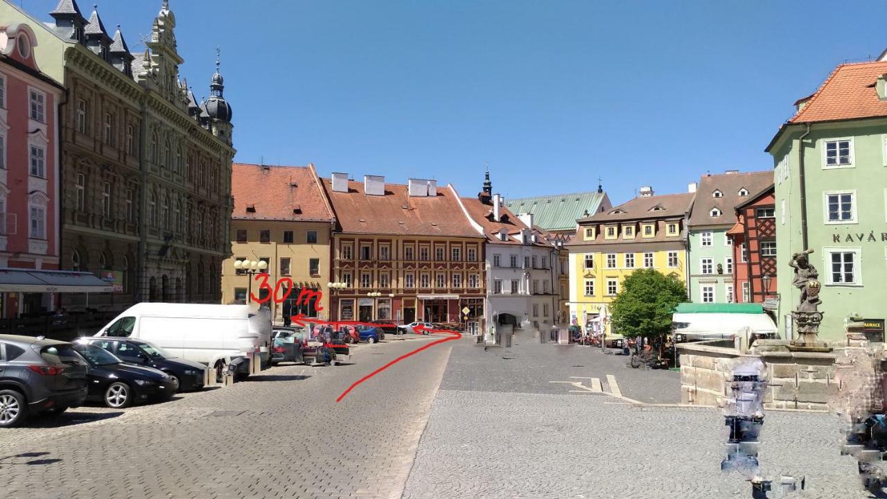 Skromny Apartman V Centru Chebu Екстер'єр фото